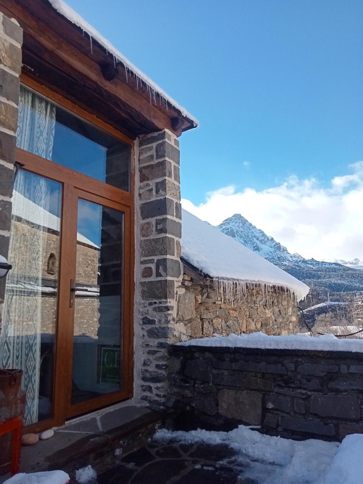 Suite En Cuadra Pajar, Casa Rural Hoz de Jaca Eksteriør bilde